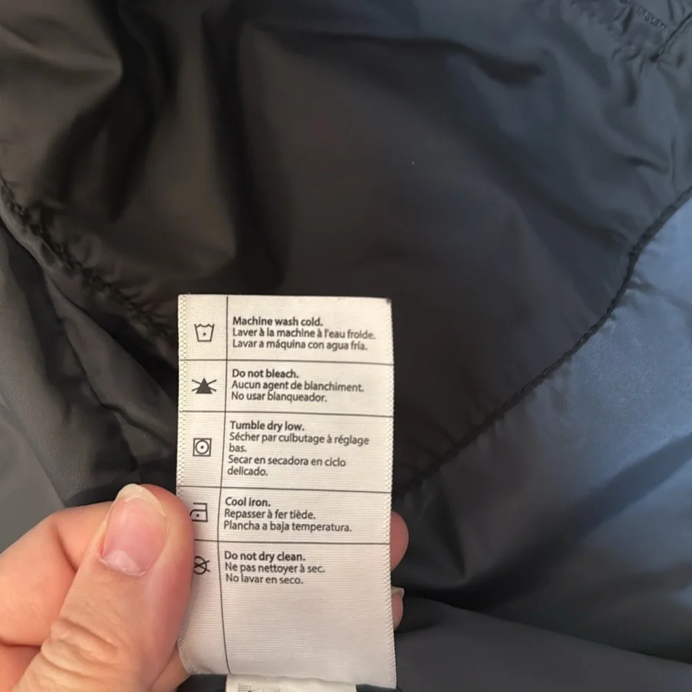 Carhartt Gilliam Jacket Black Youth Large 12/14 EUC Insulated Warm